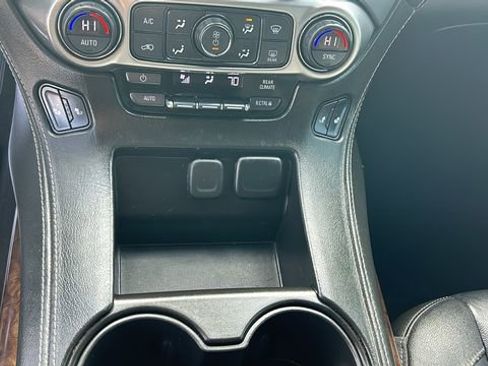 Used 2017 Chevrolet Suburban LT image 23