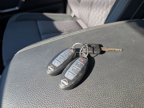 Used 2024 Nissan Titan SV w/ SV Bronze Edition Package image 28