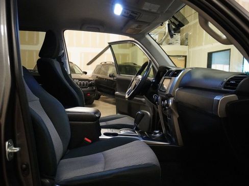 Used 2018 Toyota 4Runner SR5 AWD/4WD image 8