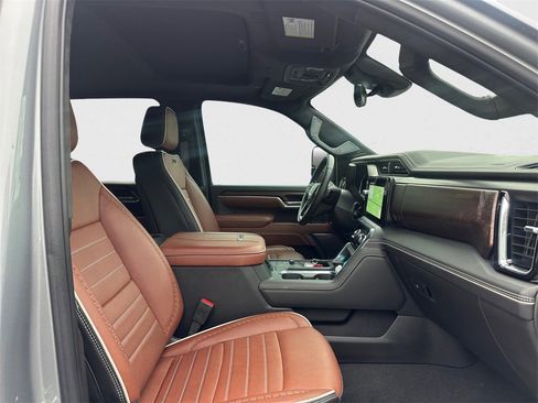 Used 2025 GMC Sierra 2500 Denali Ultimate image 28