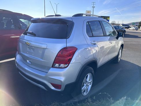 Used 2022 Chevrolet Trax LT w/ LT Convenience Package image 3