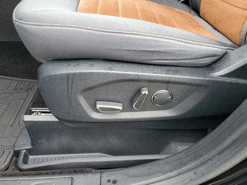 Used 2018 Ford Edge SEL w/ Equipment Group 201A image 18