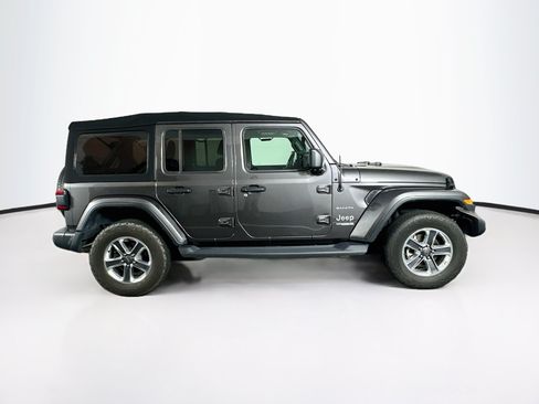 Used 2018 Jeep Wrangler Unlimited Sahara w/ Cold Weather Group AWD/4WD image 10