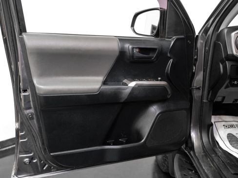 Used 2017 Toyota Tacoma SR5 image 36