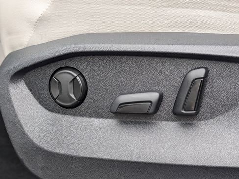 Certified 2022 Volkswagen Tiguan SE w/ Panoramic Sunroof Package AWD/4WD image 20