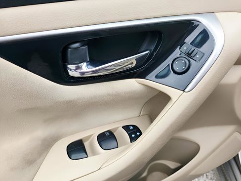 Used 2014 Nissan Altima 2.5 S w/ Display Audio Package FWD image 18