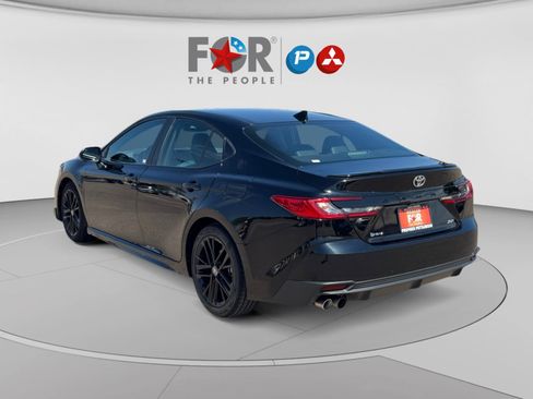 Used 2025 Toyota Camry SE FWD image 3