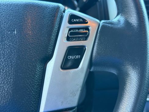 Used 2017 Nissan Titan SV RWD image 22