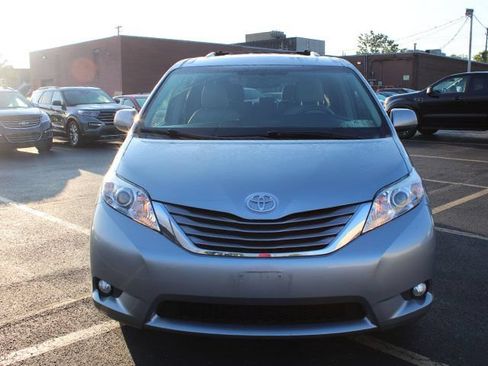Used 2015 Toyota Sienna XLE Premium FWD image 3