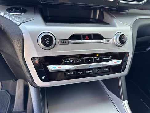 Used 2022 Ford Explorer XLT w/ Equipment Group 202A image 36