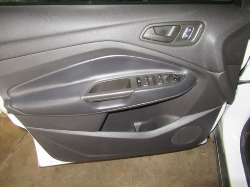 Used 2019 Ford Escape S image 19