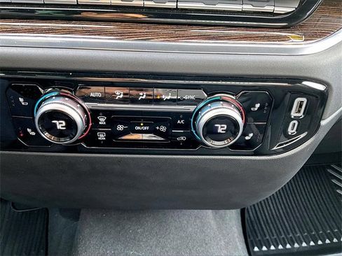 Used 2024 GMC Sierra 1500 Elevation image 27