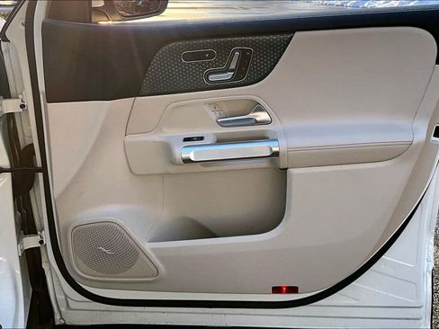 Used 2026 Mercedes-Benz GLB 250 4MATIC image 19