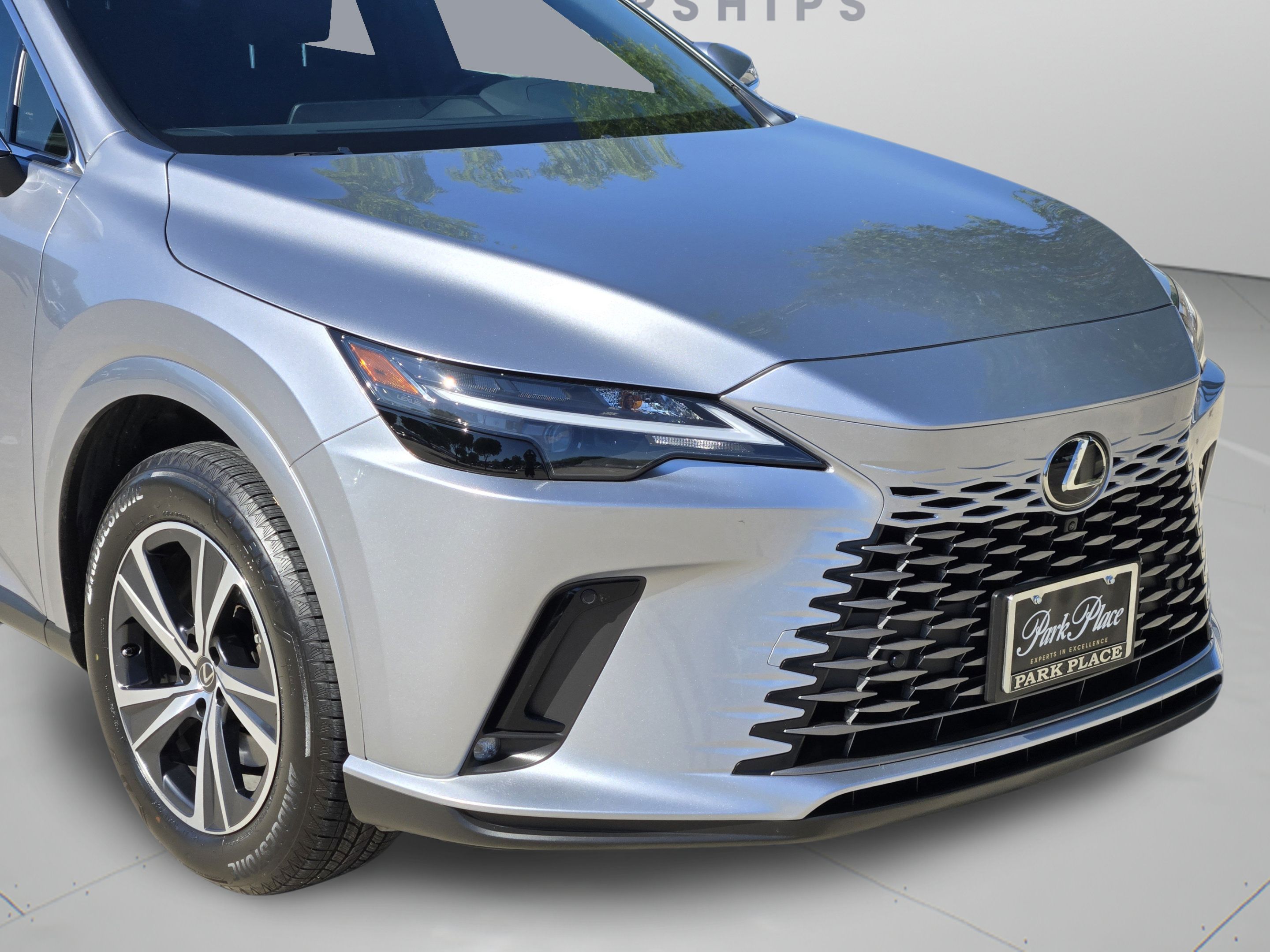 Used 2025 Lexus RX 350 Premium w/ Accessory Package (Z1) FWD image 40