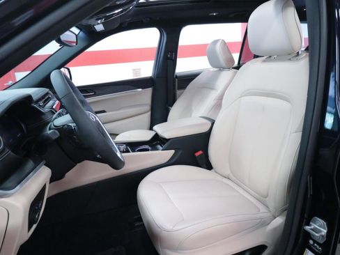 Used 2024 Jeep Grand Cherokee L Limited RWD image 10