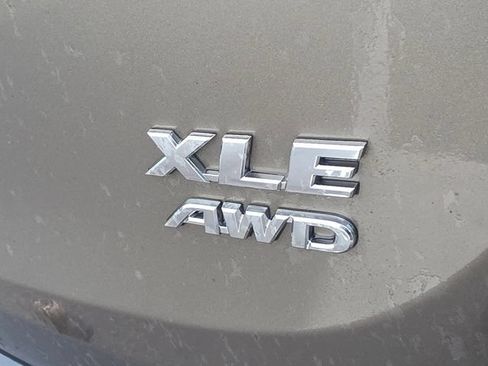 Used 2015 Toyota RAV4 XLE AWD/4WD image 12