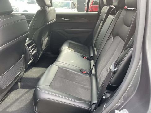 Certified 2025 Jeep Grand Cherokee Altitude AWD/4WD image 11