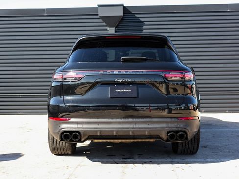 Certified 2023 Porsche Cayenne Platinum Edition image 6