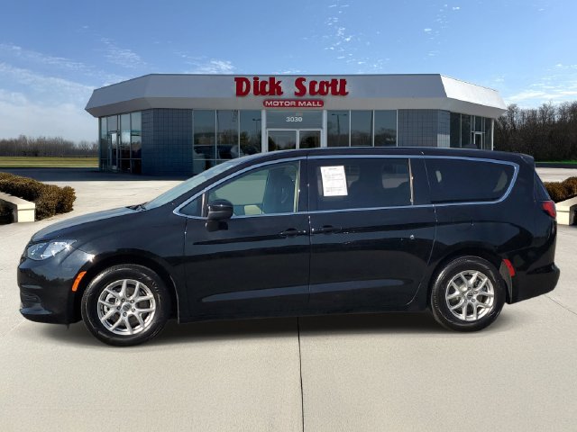 Used 2024 Chrysler Voyager LX FWD image 4