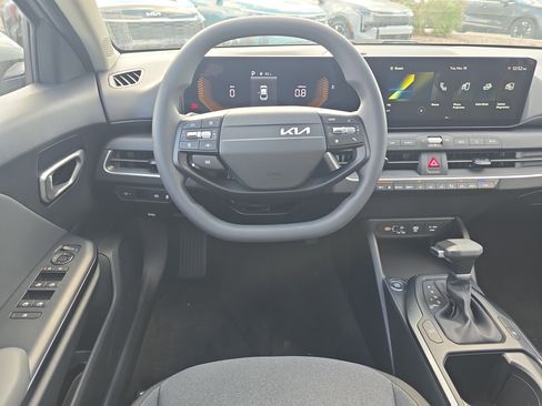 New 2025 Kia K4 LXS image 15
