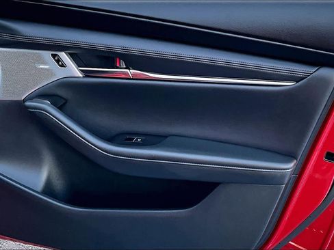 Used 2025 MAZDA MAZDA3 Hatchback w/Premium Plus Pkg image 23