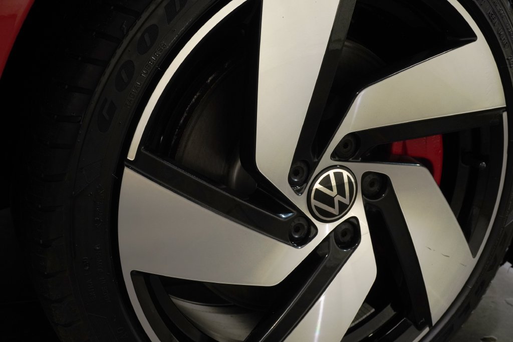 Used 2022 Volkswagen GTI SE FWD image 10