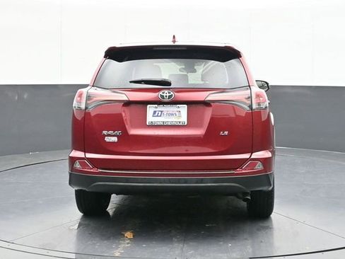 Used 2018 Toyota RAV4 LE image 10