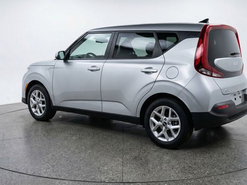 Used 2025 Kia Soul LX w/ LX Technology Package FWD image 6