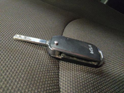 Used 2022 Kia Forte LXS FWD image 32