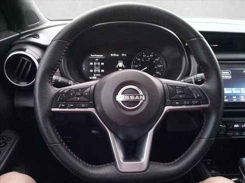 Used 2023 Nissan Kicks SR w/ SR Premium Package FWD image 18