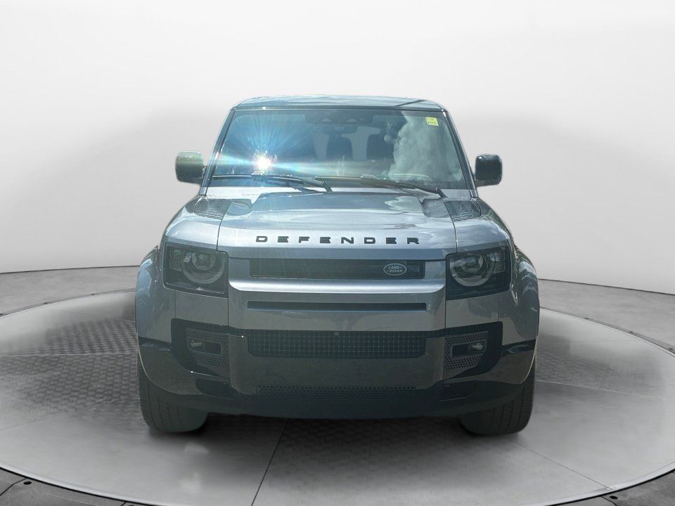 Used 2024 Land Rover Defender 130 X-Dynamic SE AWD/4WD image 2