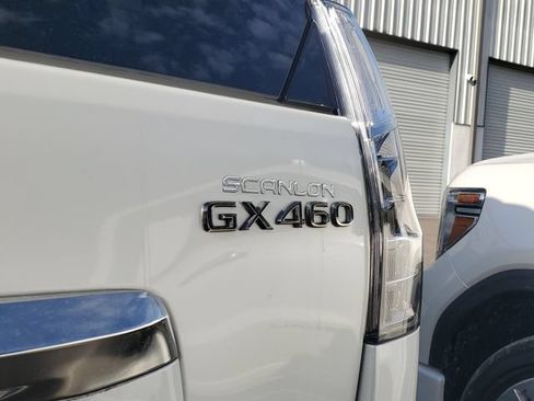 Used 2022 Lexus GX 460 Luxury w/ Accessory Package AWD/4WD image 7