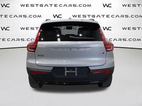 Used 2025 Volvo XC40 B5 Plus image 7