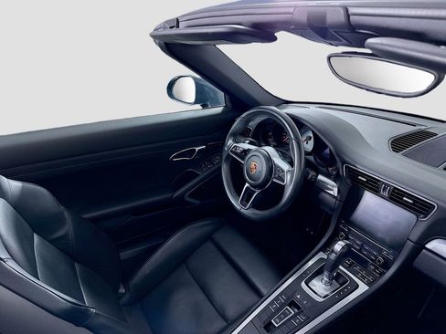Used 2017 Porsche 911 Carrera 4S image 25