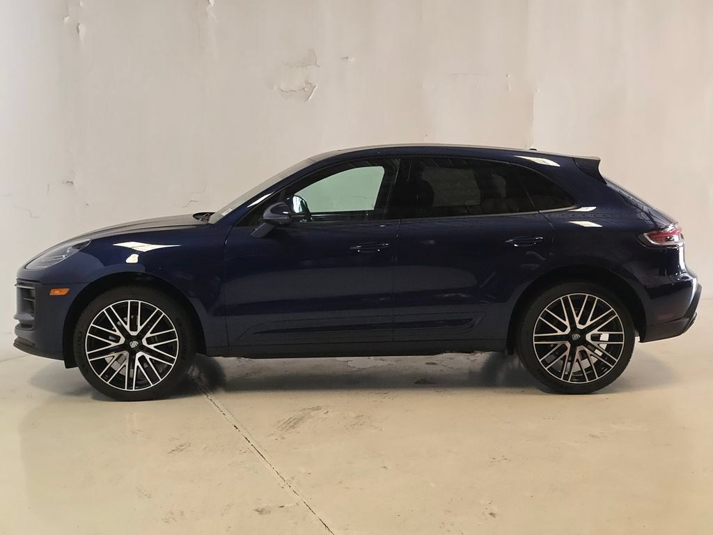 Certified 2026 Porsche Macan AWD/4WD image 2