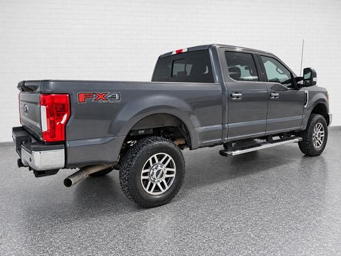 Used 2019 Ford F250 Lariat w/ Lariat Value Package AWD/4WD image 4