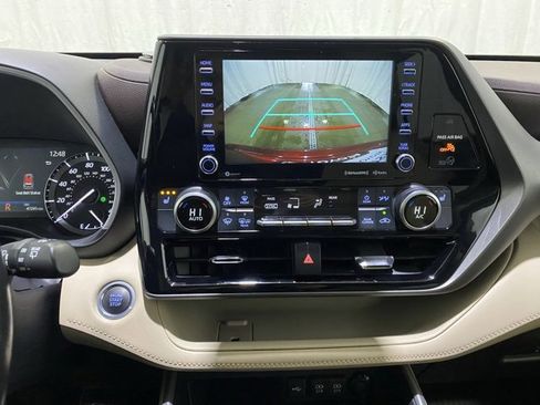 Certified 2021 Toyota Highlander XLE image 21