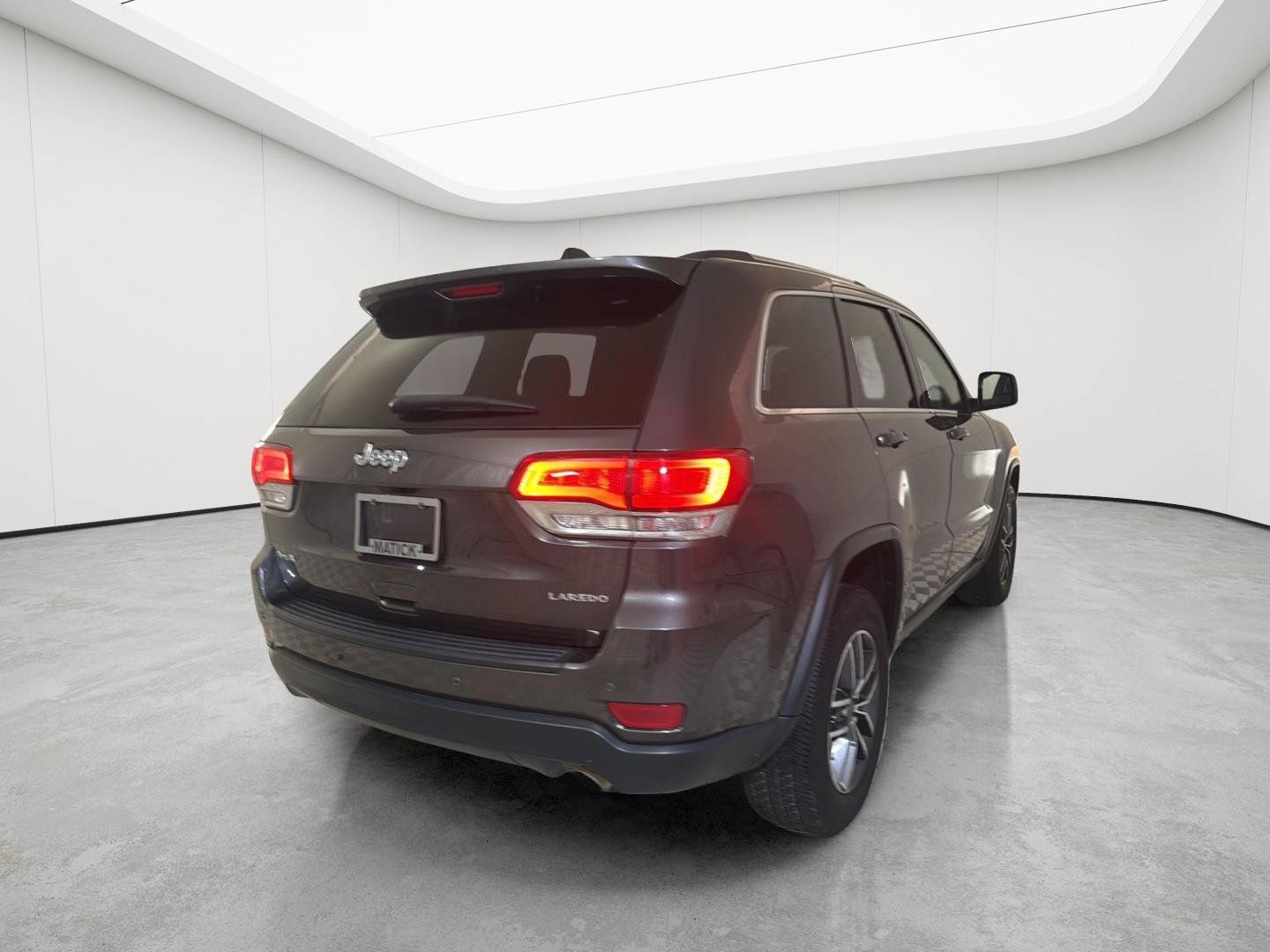 Used 2019 Jeep Grand Cherokee Laredo w/ 18" Wheel & 8.4" Radio Group AWD/4WD image 6