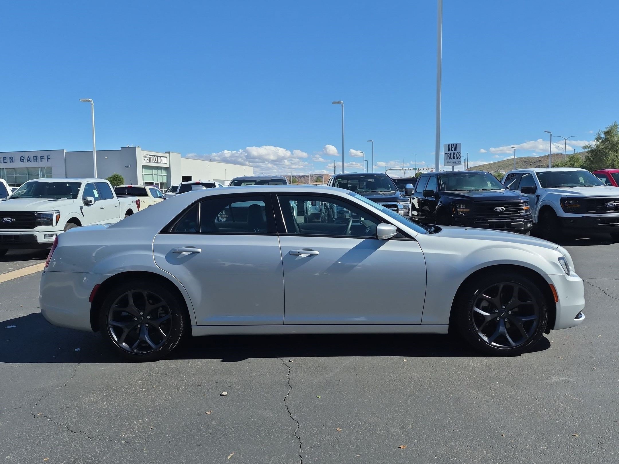 Used 2023 Chrysler 300 S RWD image 2