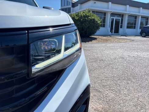 Certified 2023 Volkswagen Atlas SEL R-Line AWD/4WD image 11