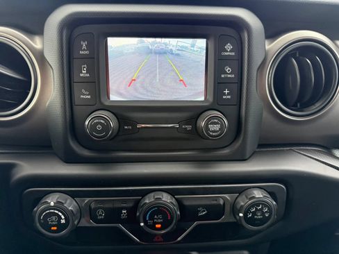 Used 2019 Jeep Wrangler Unlimited Sport S AWD/4WD image 15