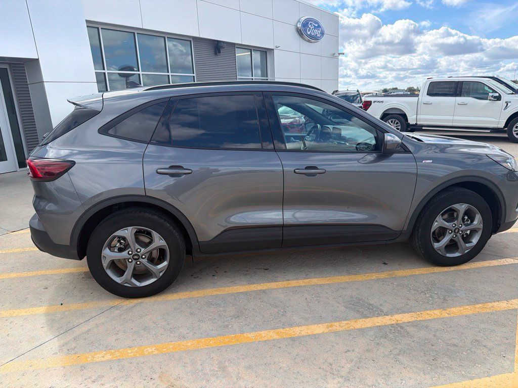 Used 2025 Ford Escape ST-Line Select AWD/4WD image 10