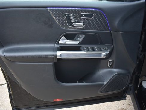 Used 2024 Mercedes-Benz GLB 250 image 11