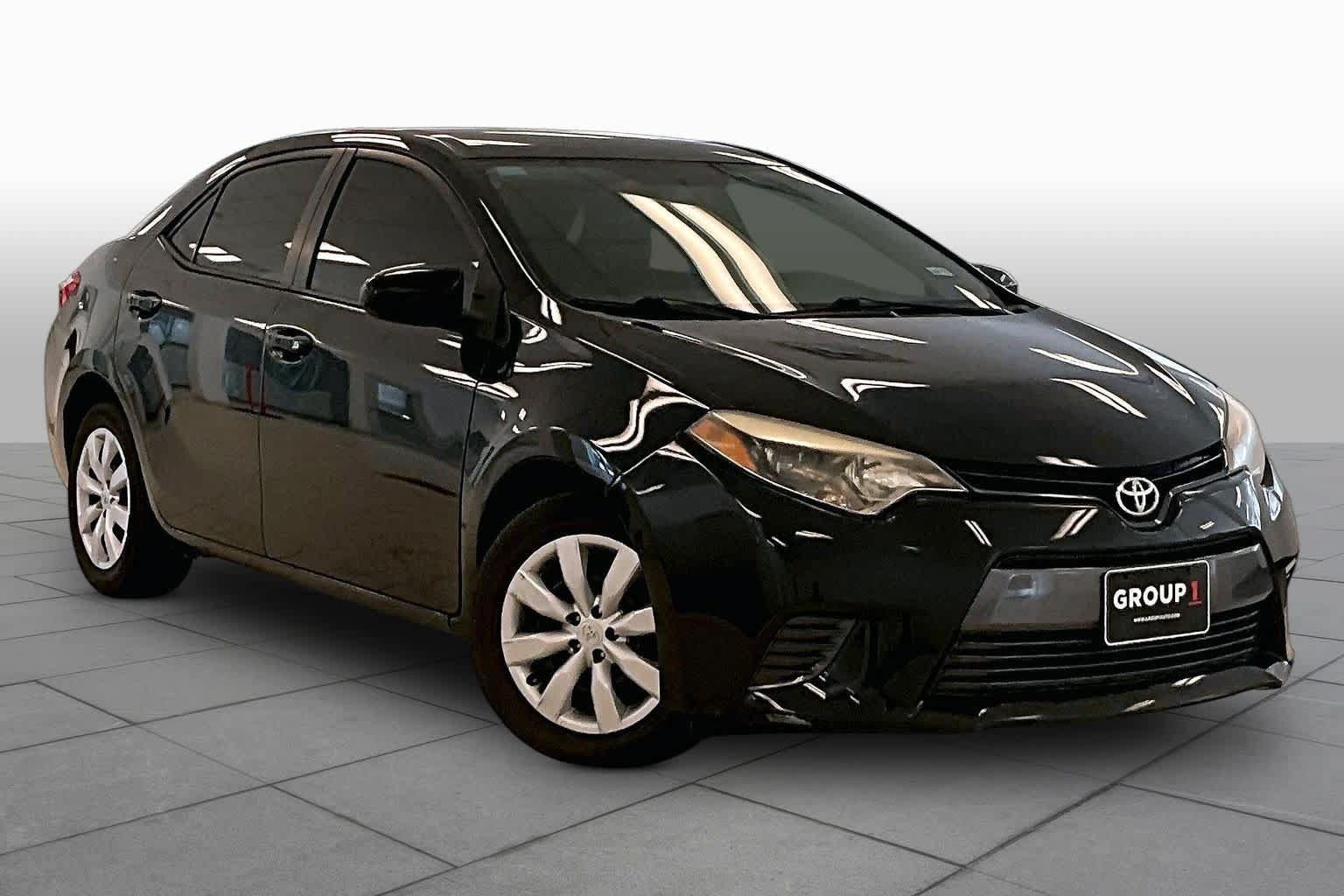 Used 2016 Toyota Corolla LE FWD image 2