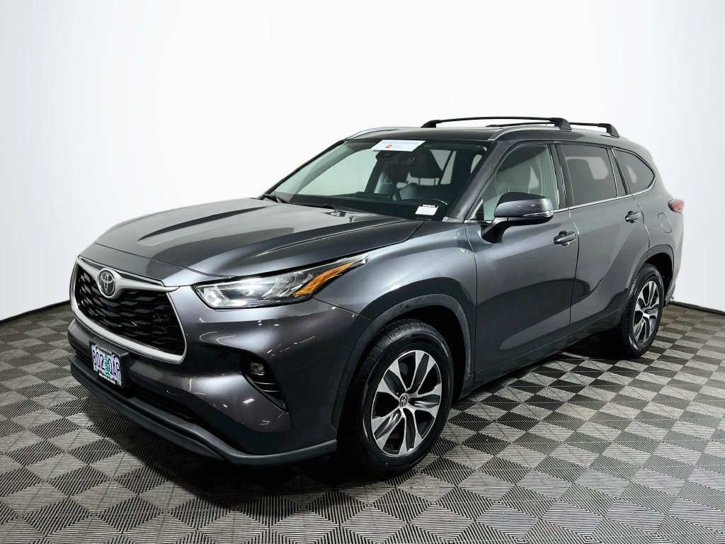Certified 2020 Toyota Highlander XLE FWD image 3