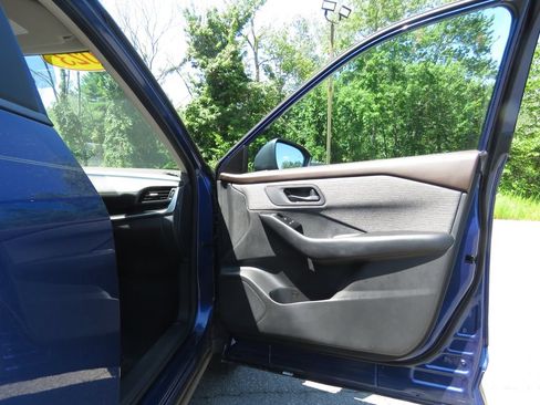 Used 2023 Nissan Rogue S AWD/4WD image 12