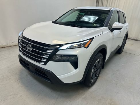 Certified 2024 Nissan Rogue SV image 9