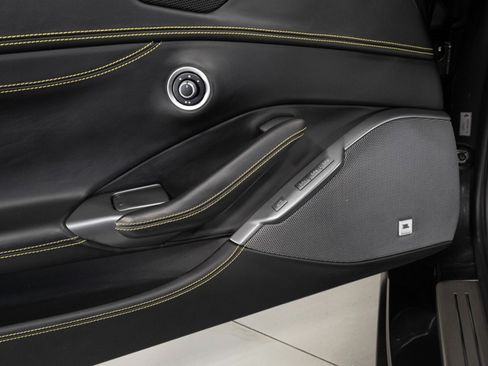 Used 2020 Ferrari Portofino RWD image 41
