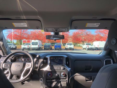 Used 2021 Chevrolet Silverado 1500 LT Trail Boss w/ Convenience Package II image 12