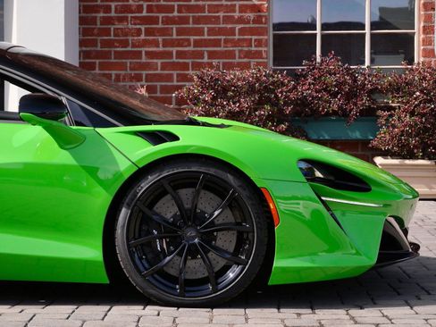 Used 2025 McLaren Artura Spider image 7